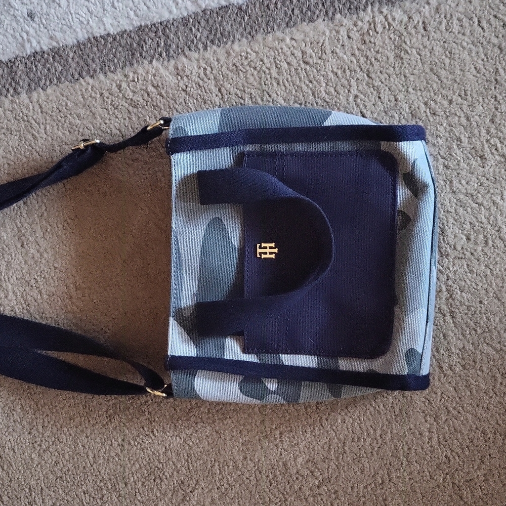 TH Camo Purse